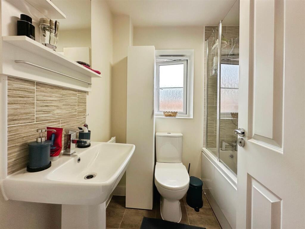 1019f887--4999-93C3-64278704276B-32518-00000F64FFB