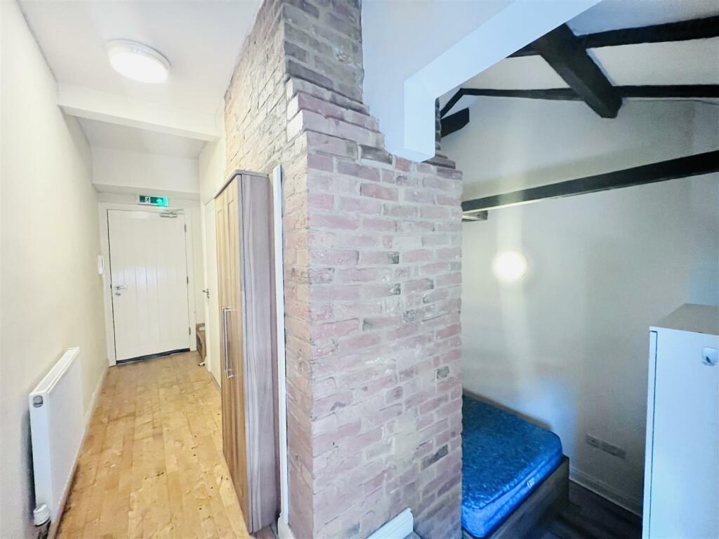 Bedroom &amp; Walk Way