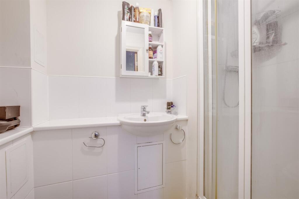 68 John North Close, HP11 1FQ-7.jpg