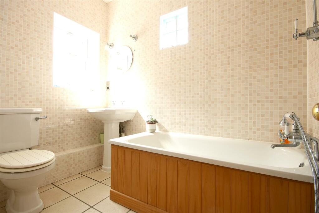 Bathroom.JPG