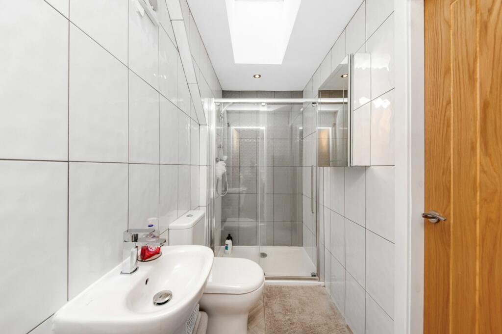 JACK AND JILL ENSUITE