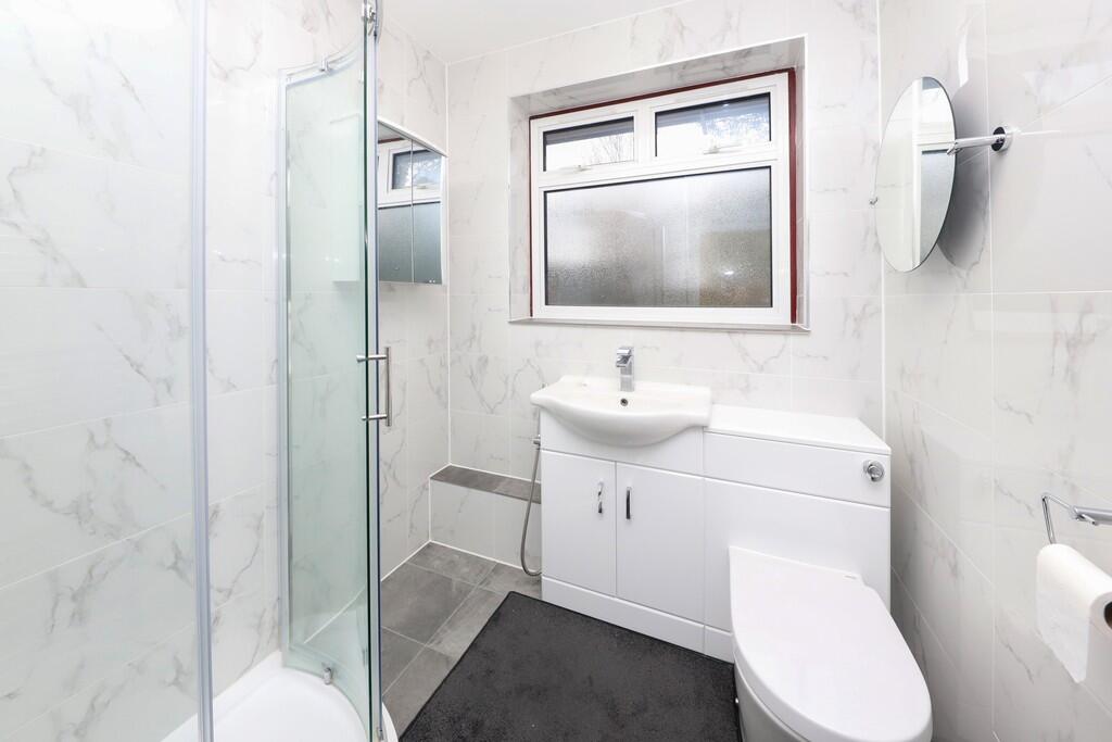 8 Hillview Close ...