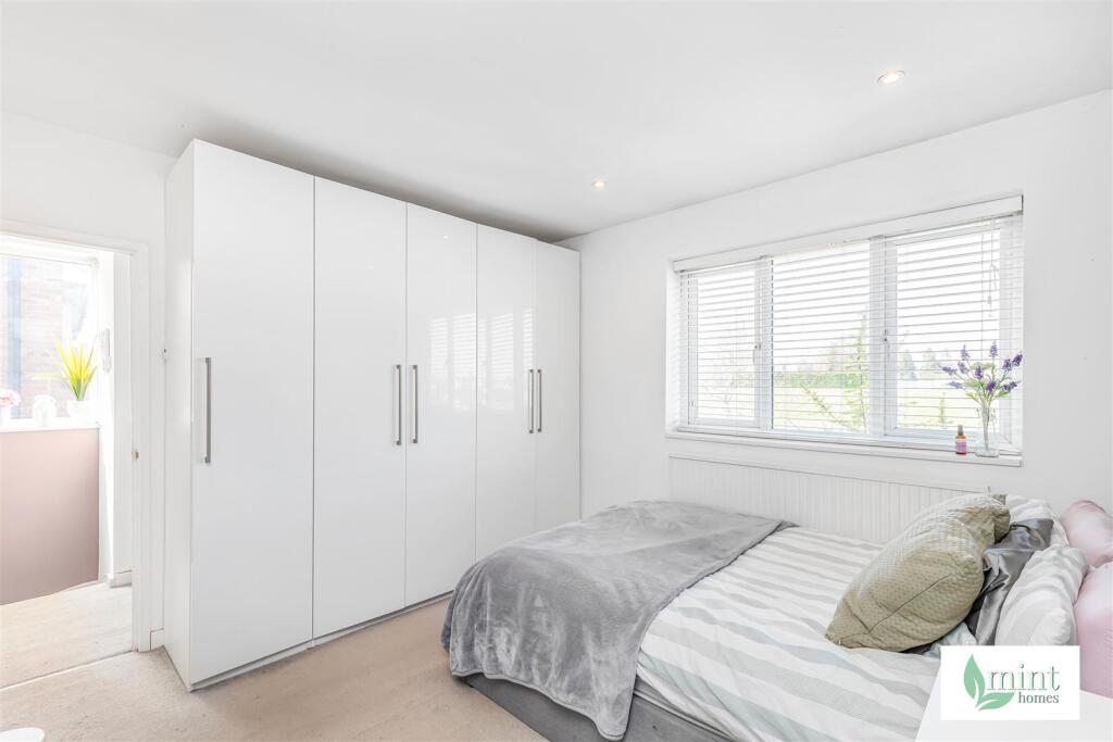15__Engliff_Lane__Pyrford__Woking__Surrey__GU22_8S