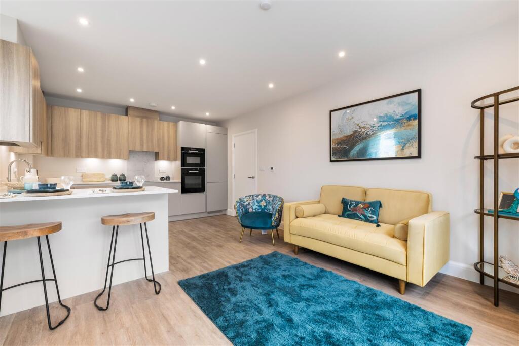 5 McLaren Court, 1 Cobham Road, KT22  9AU-21.jpg