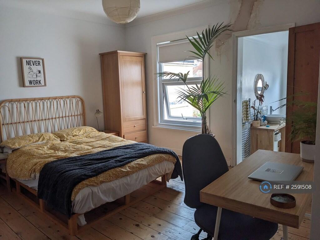 Back Bedroom (Plaster Will Be Repainted!)