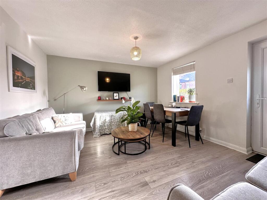 Lovely lounge/Diner 185