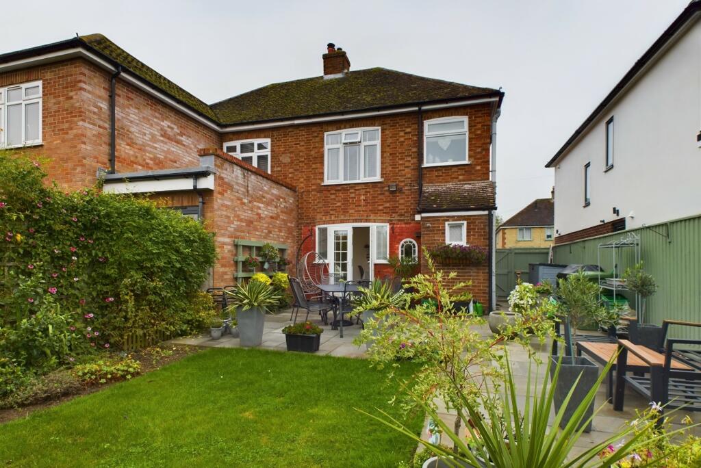 CAM02519G0-PR0189-STILL018