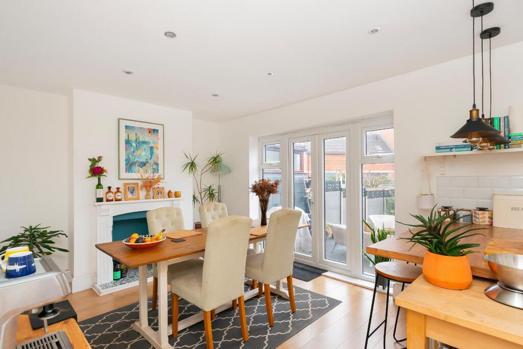 6B7RBR - Kitchen Diner A.jpg