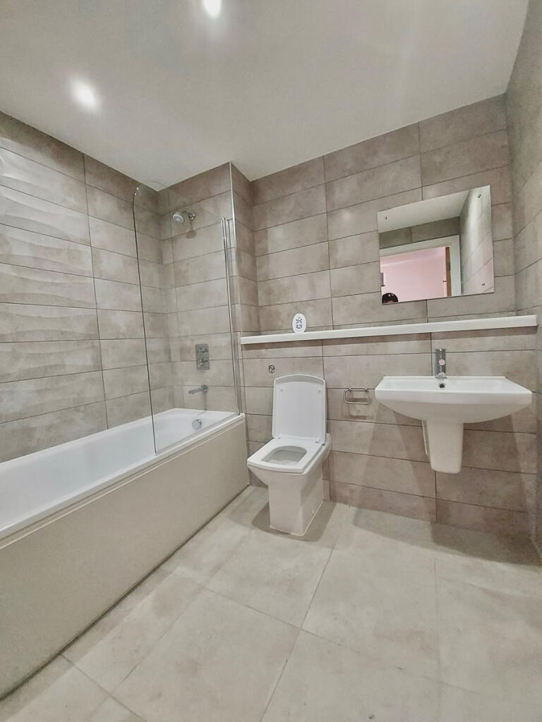 thetwer837392Bathroom.jpg