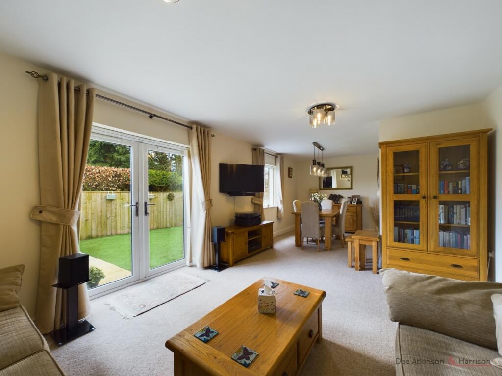 Lounge/Dining Room