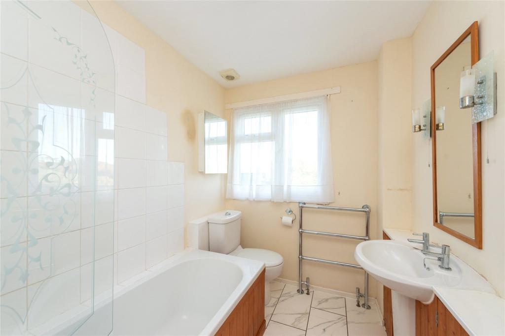Jack &amp; Jill Bathroom