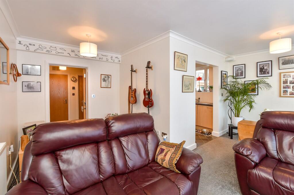 Lounge/ Dining Room