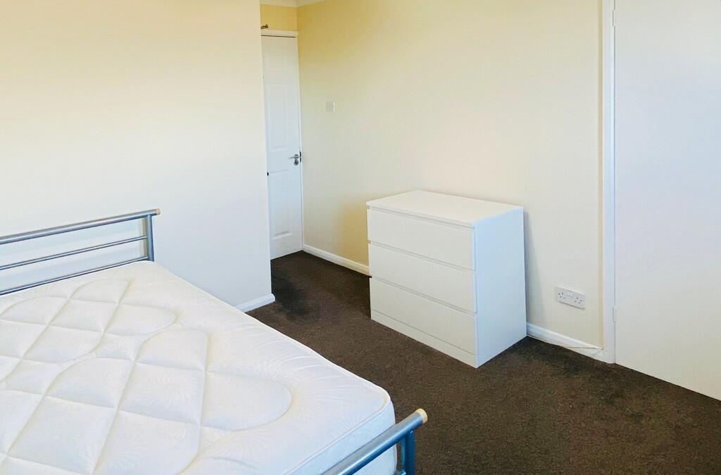 b041a5c2-Room 203...