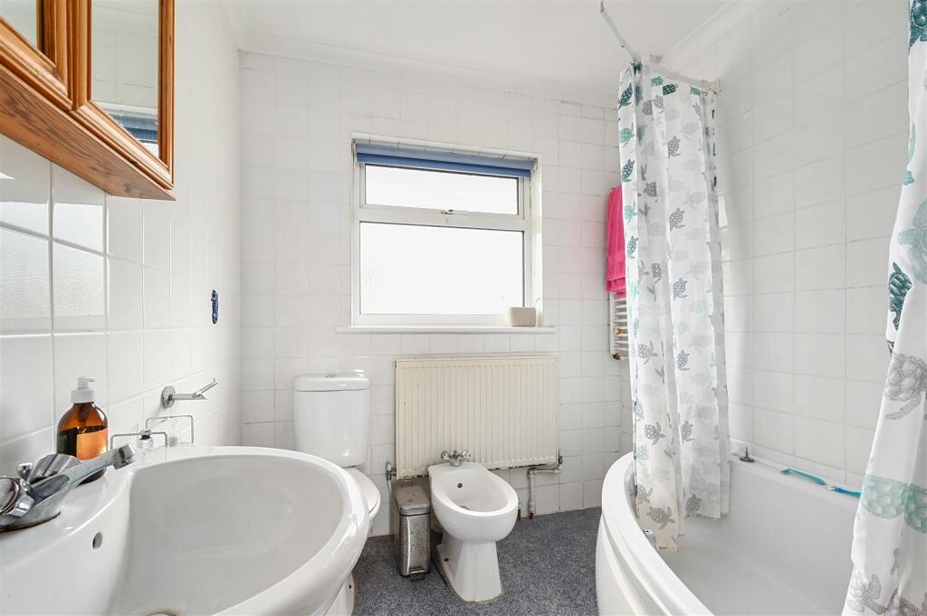 17 Sefton road, bn41 (21).jpg