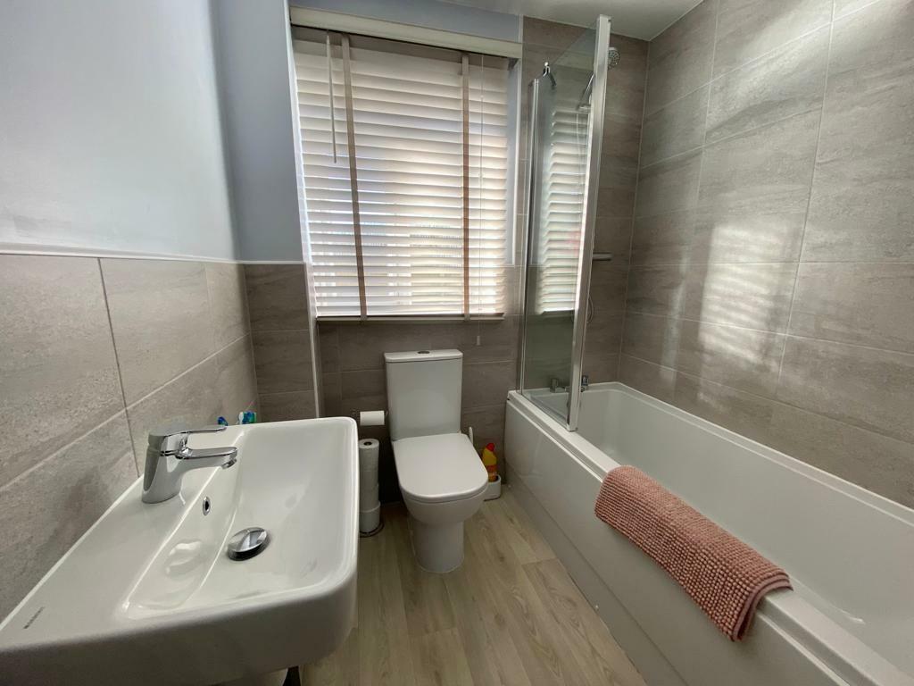 Lavender court 14 bathroom.jpg