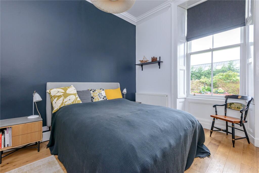 Gillespie Cres. 27
