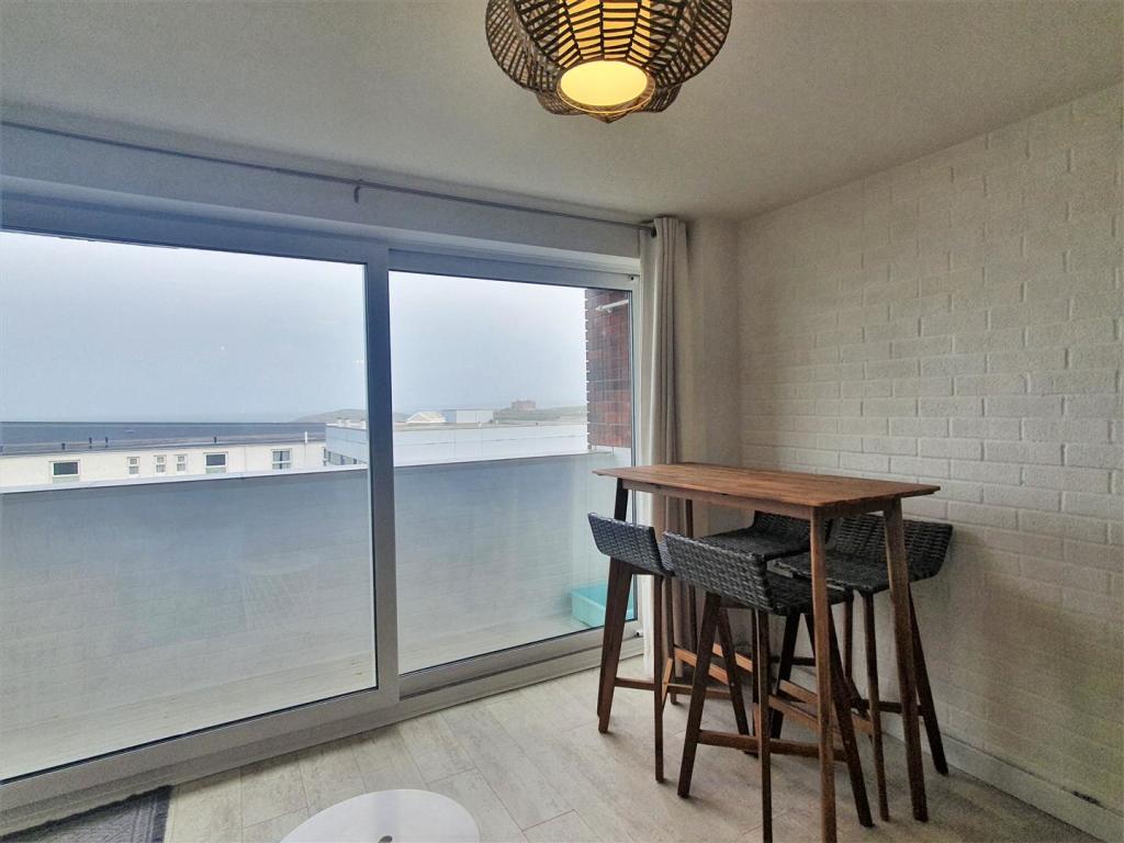 A10 Bay Apartments Dining Area