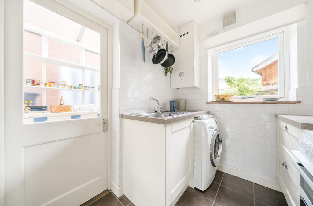 1336850-6-68a4d37...