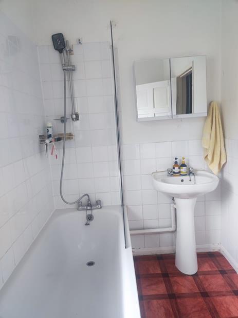 Flat 4, 93 High SS Bathroom 3