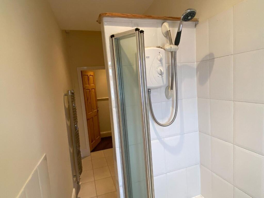 Bathroom 3.jpg