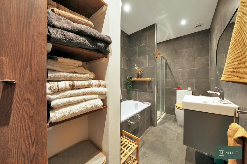 Flat A, 11 Bramst...