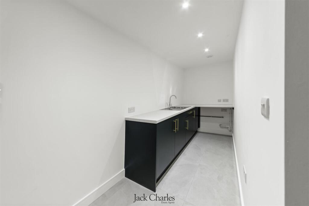 8 Old Hadlow Road 49.JPG