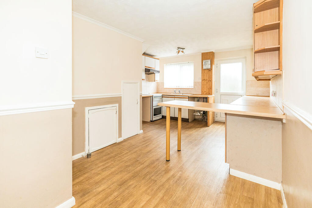 Kitchen / Dining Roo
