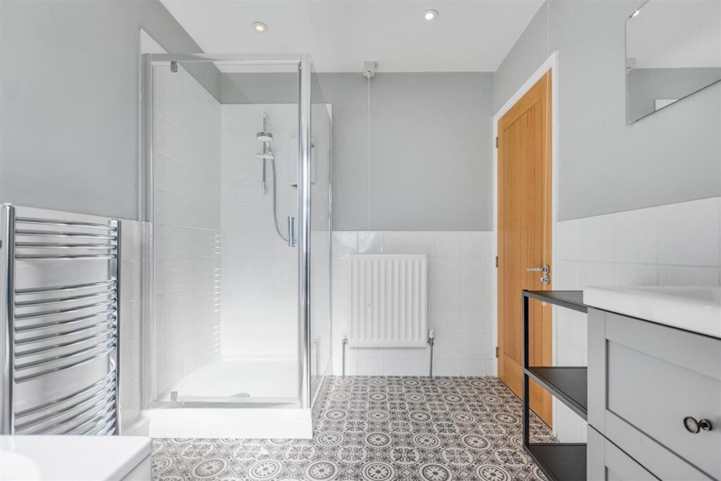 Bathroom_3.jpeg