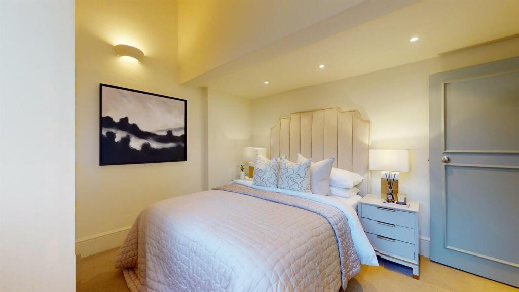 ft5 99 QGlivingbedroom1.3.jpg