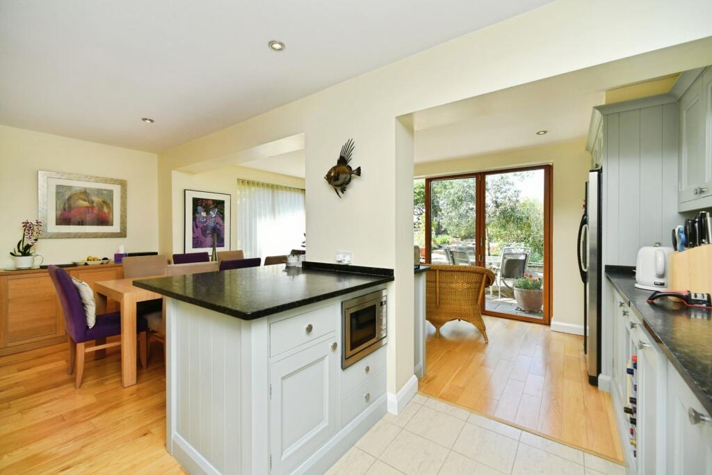 Kitchen/Breakfast Rm