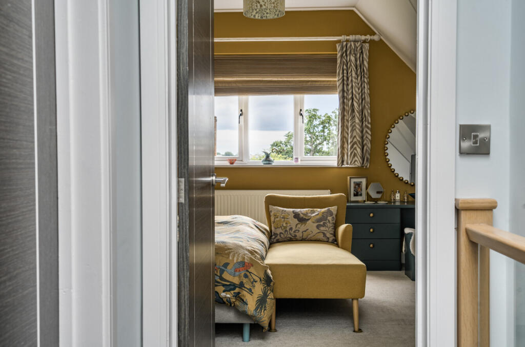 1306021-17-684205...