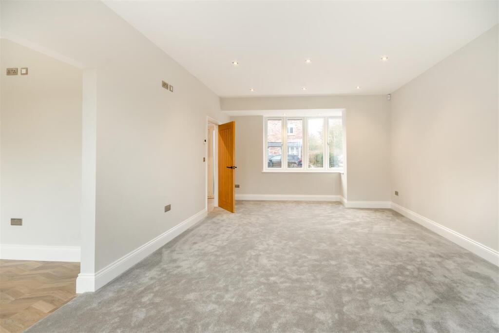 8673458-interior14.jpg