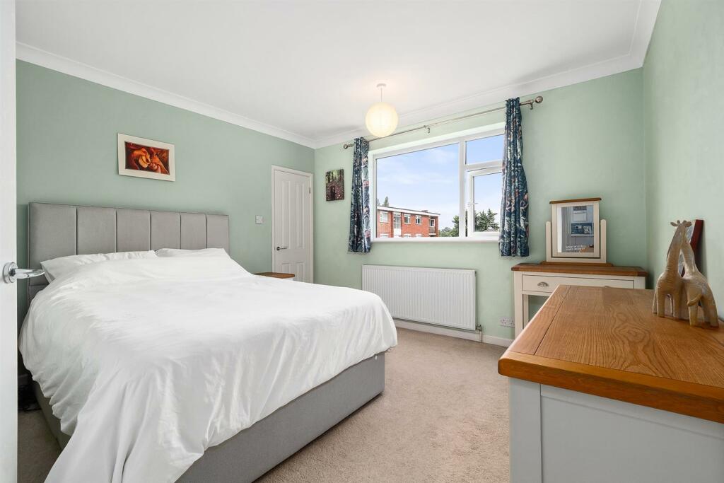 Flat 13 Brookhurst Court-12.jpg