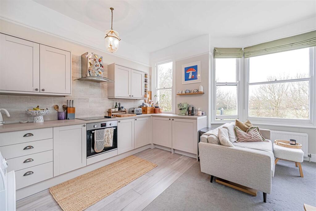 Flat 2, 14 Windmill Rd SW18 2EU-LOW RES-15.jpg