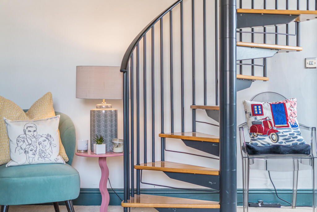 10-681a30b8057f4-...