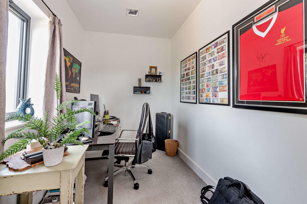 8656824-interior1...