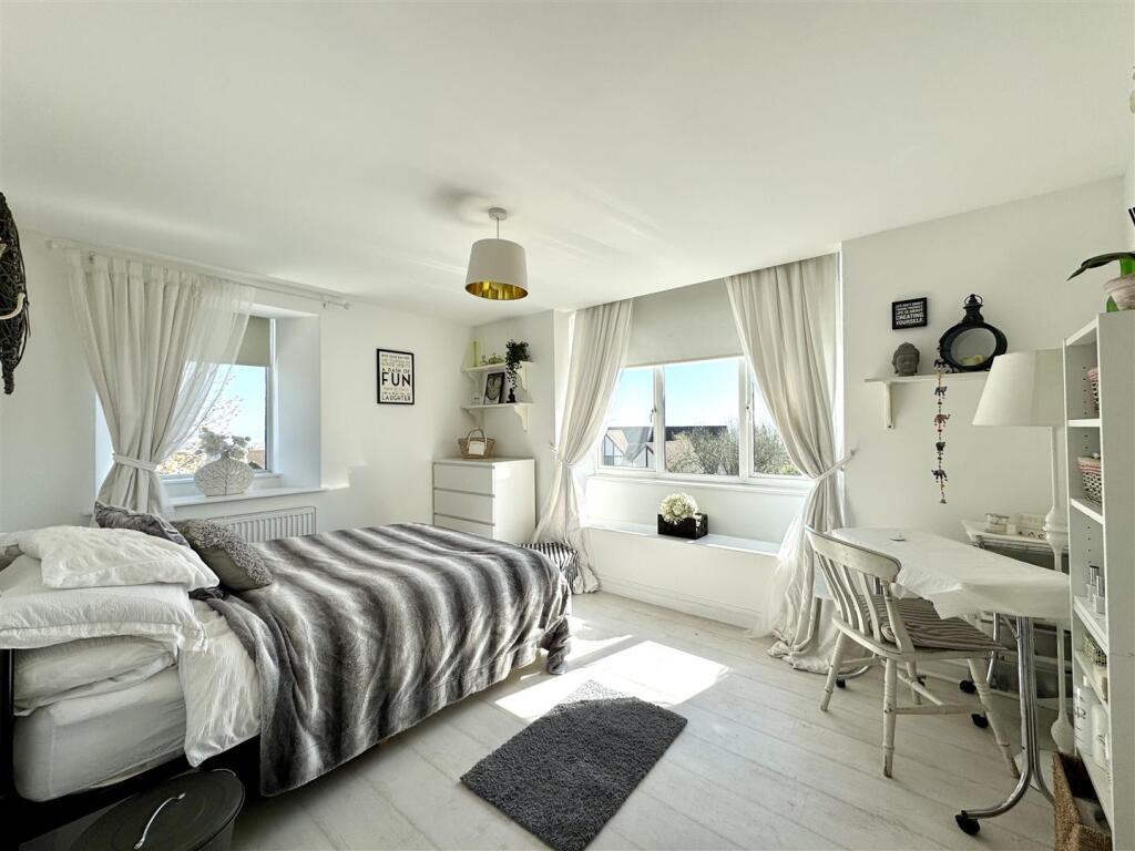 BEDROOM 2