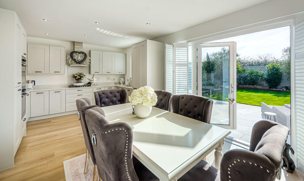 Kitchen/dining ro...