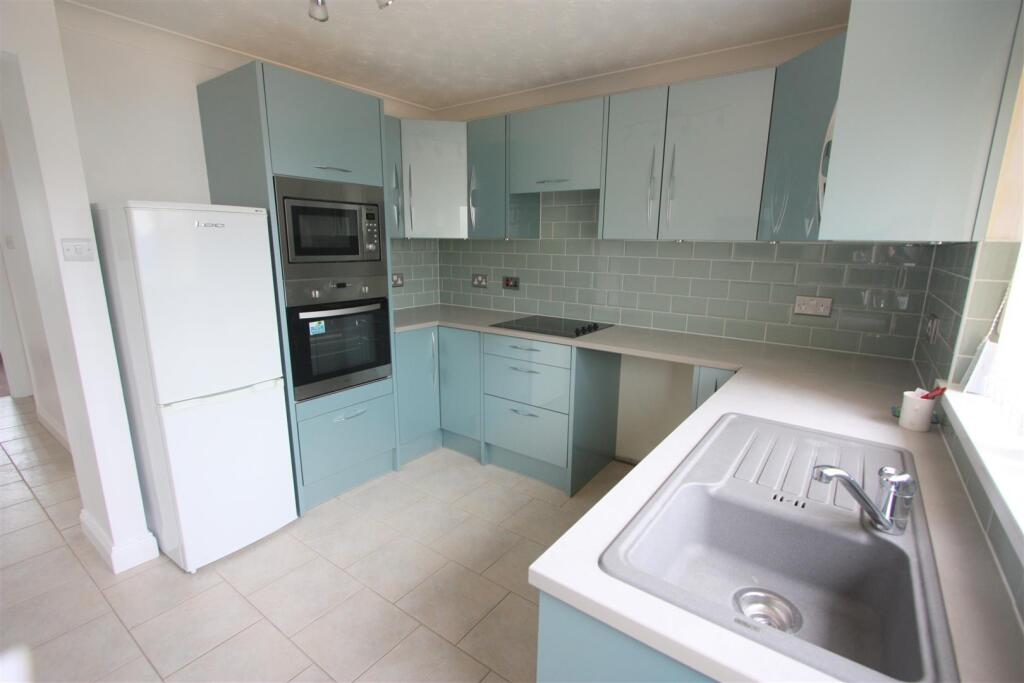 15 Wheatfield Crescent Kitchen