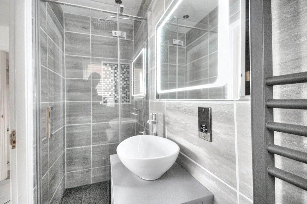 Master En-suite Shower Room