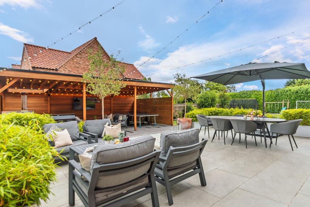 Outdoor entertaining area