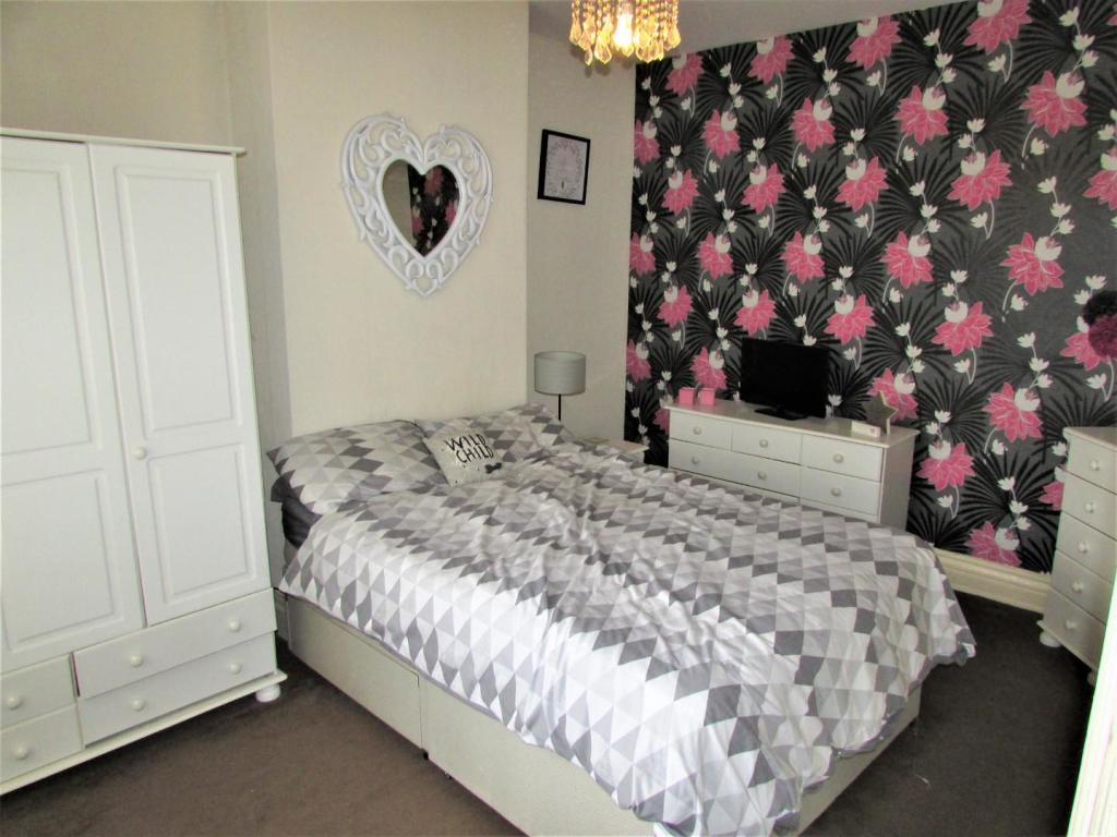 DouglasSt3bed1.JPG