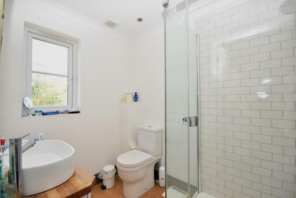 Shower - ensuite.JPG