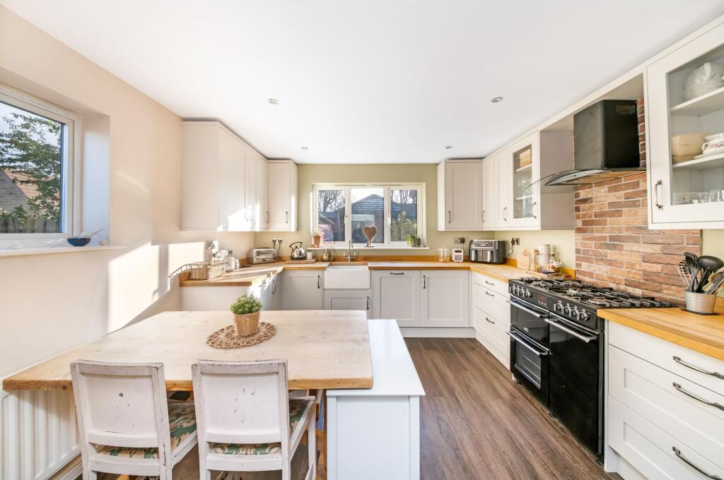 OPEN-PLAN DINING KITCHEN