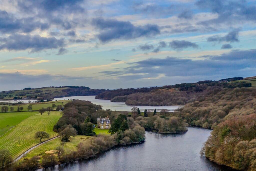 external 5 - long shot.jpg