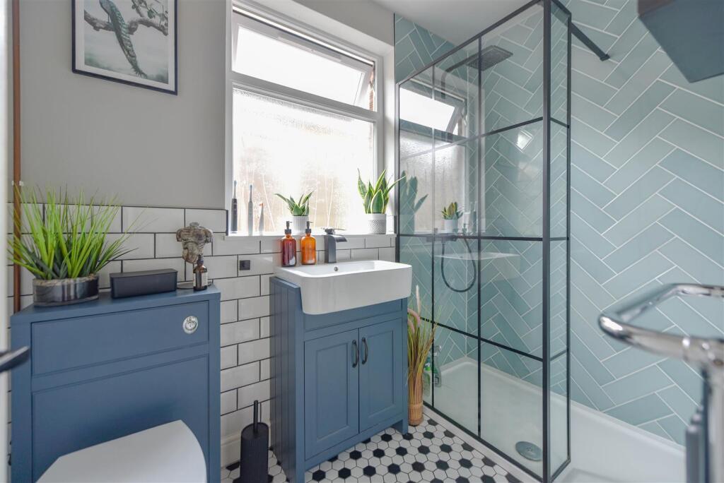 0174shower.jpg