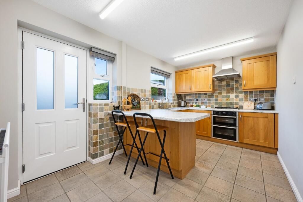 60 Saxby Avenue HDR-24.jpg