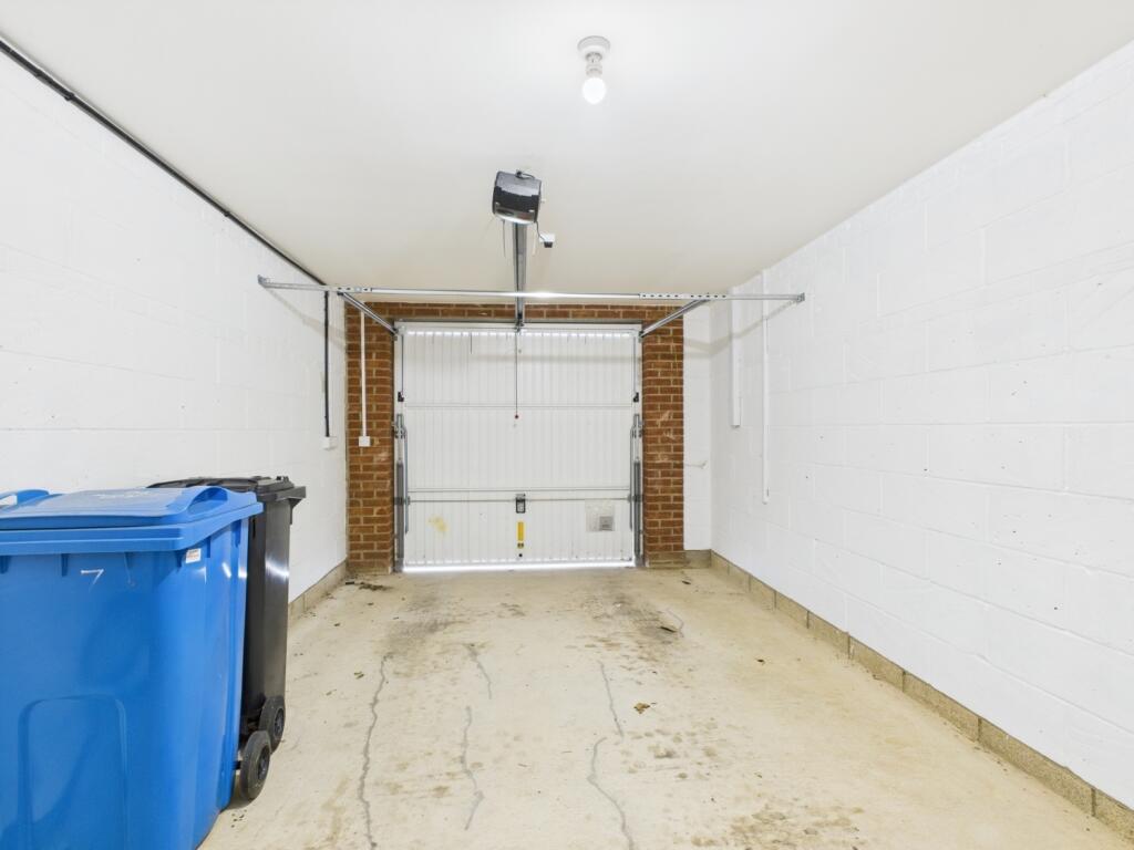 CAM02313G0-PR0071-STILL007