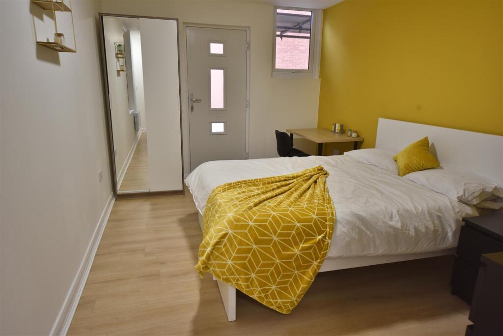165AR_Room05_03.JPG