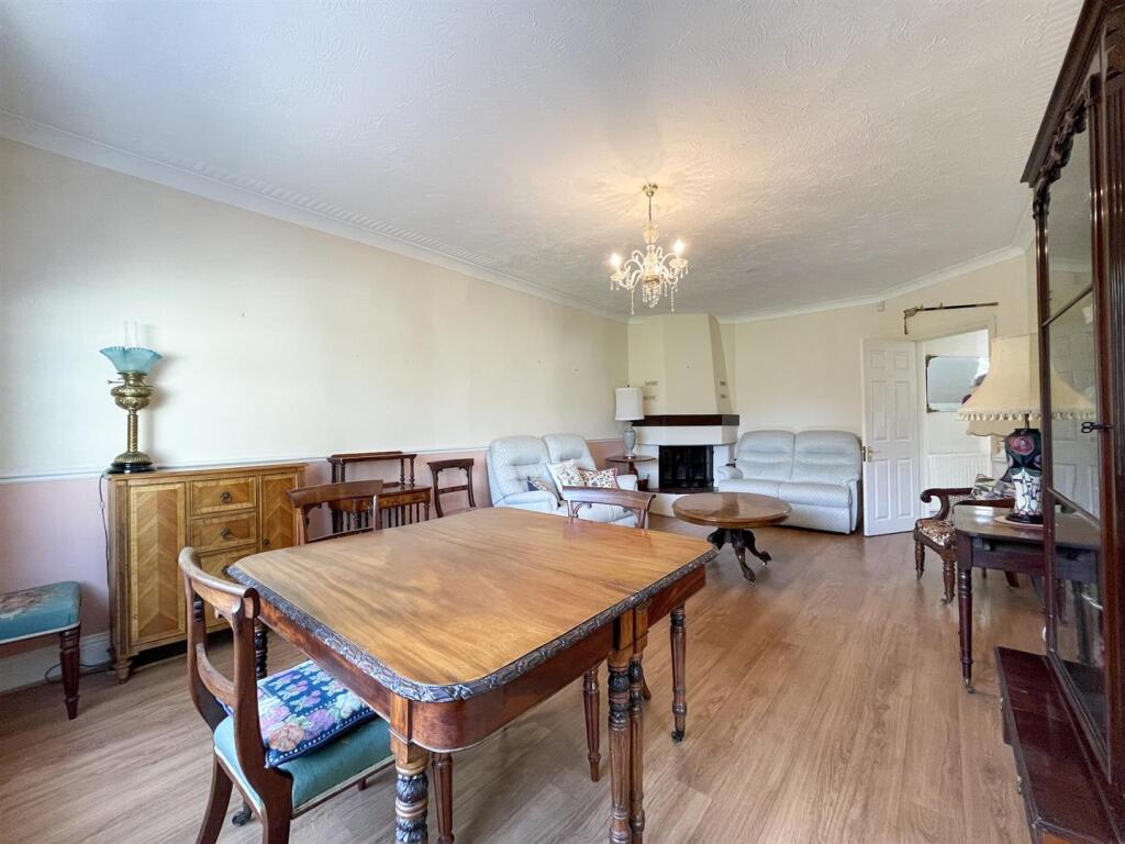 Lounge dining room main 2.jpg